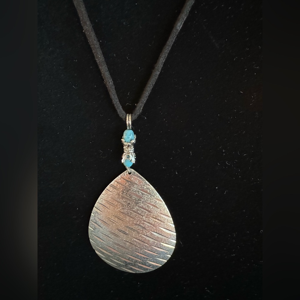Elegant Silver and Blue Pendant Necklace